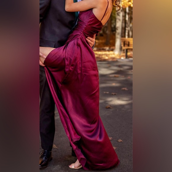 Galina Signature Prom / Formal Long Wedding Guest Dress Size 0 Maroon Color - Picture 3 of 3